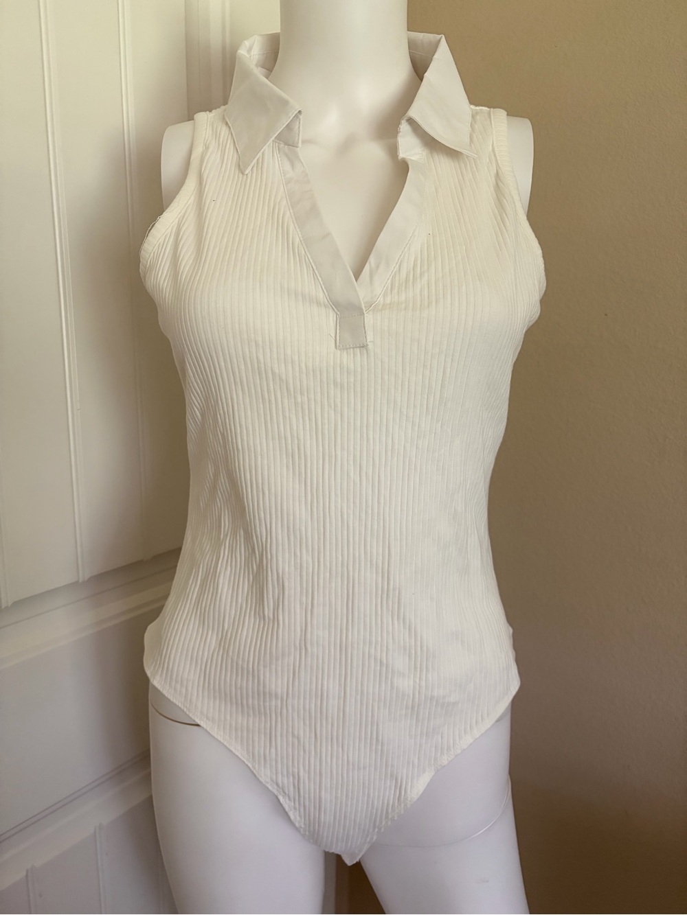 NWT White/Cream Ribbed Collared Sleeveless Bodysuit Office Siren